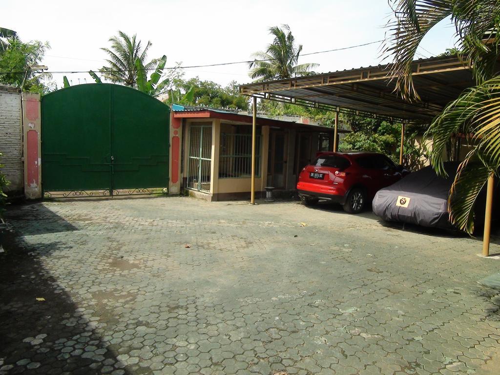 Villa Yukie Senggigi Montongbuwoh Екстериор снимка