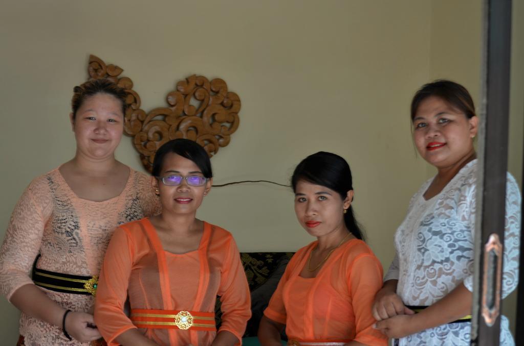Villa Yukie Senggigi Montongbuwoh Екстериор снимка