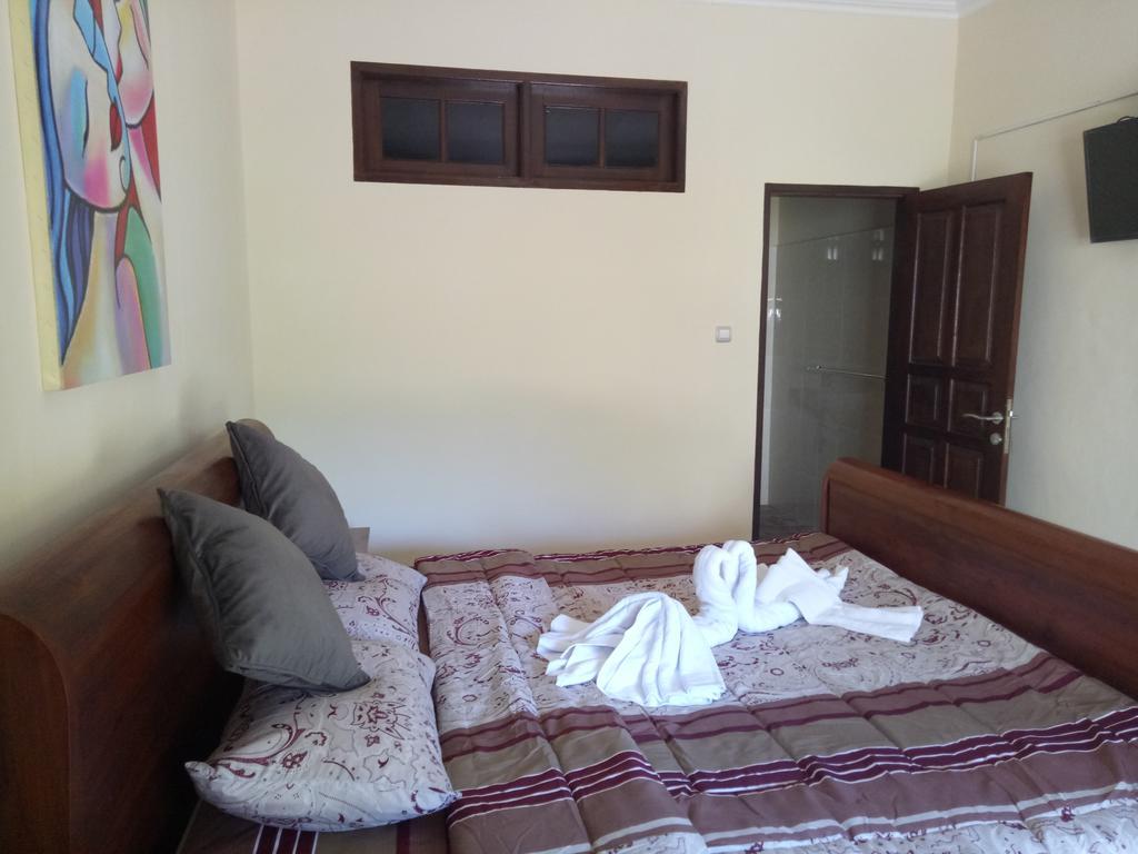 Villa Yukie Senggigi Montongbuwoh Екстериор снимка