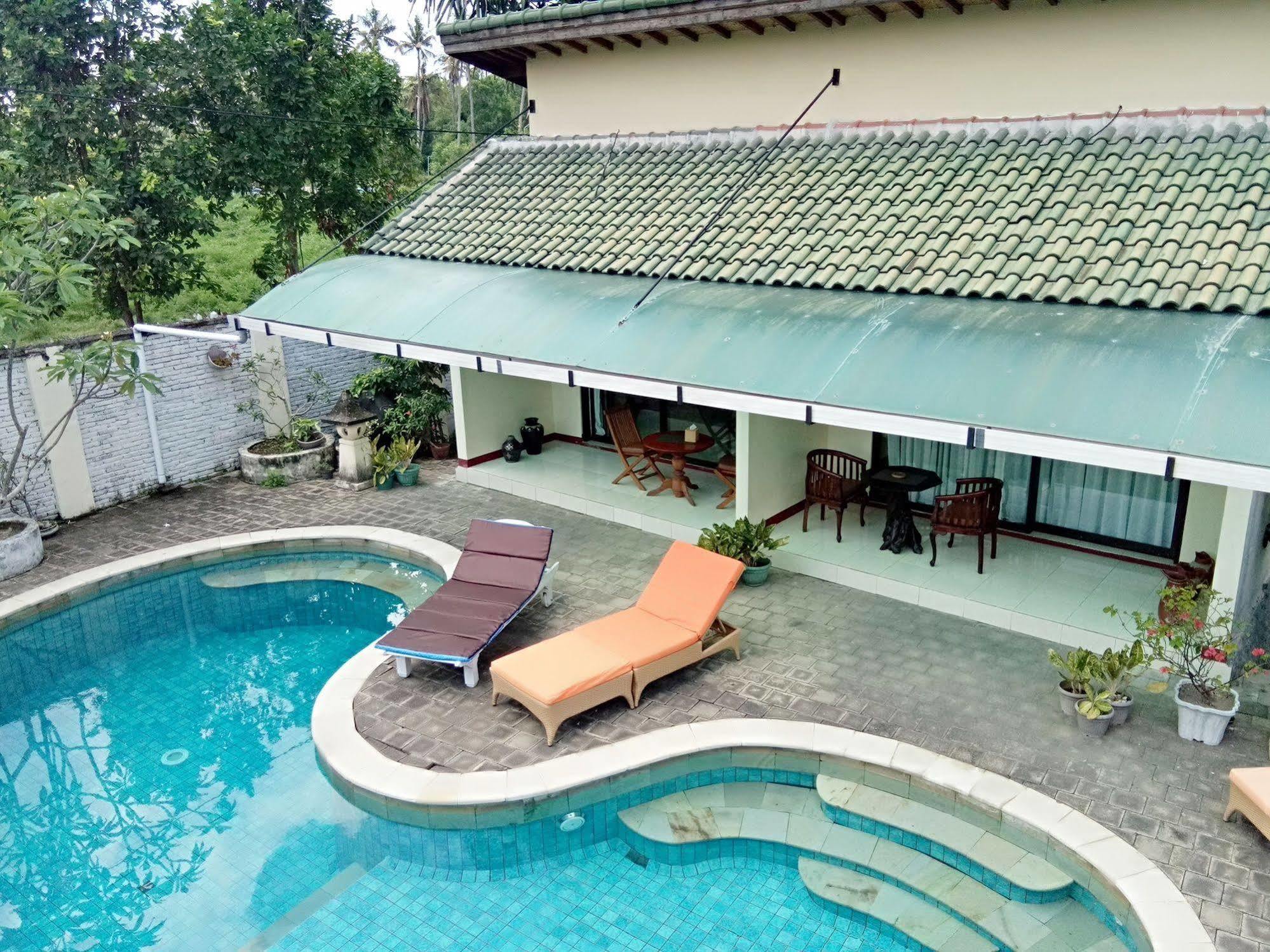 Villa Yukie Senggigi Montongbuwoh Екстериор снимка