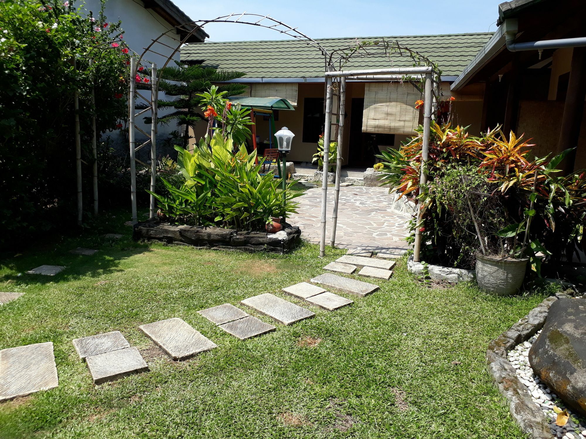 Villa Yukie Senggigi Montongbuwoh Екстериор снимка