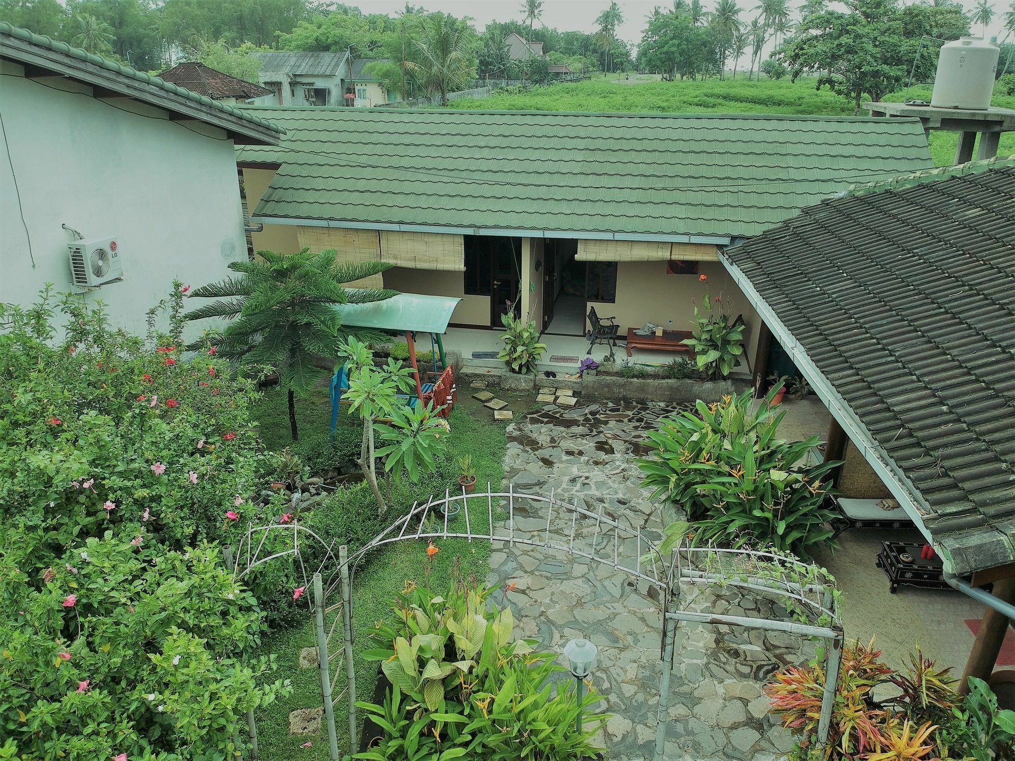 Villa Yukie Senggigi Montongbuwoh Екстериор снимка