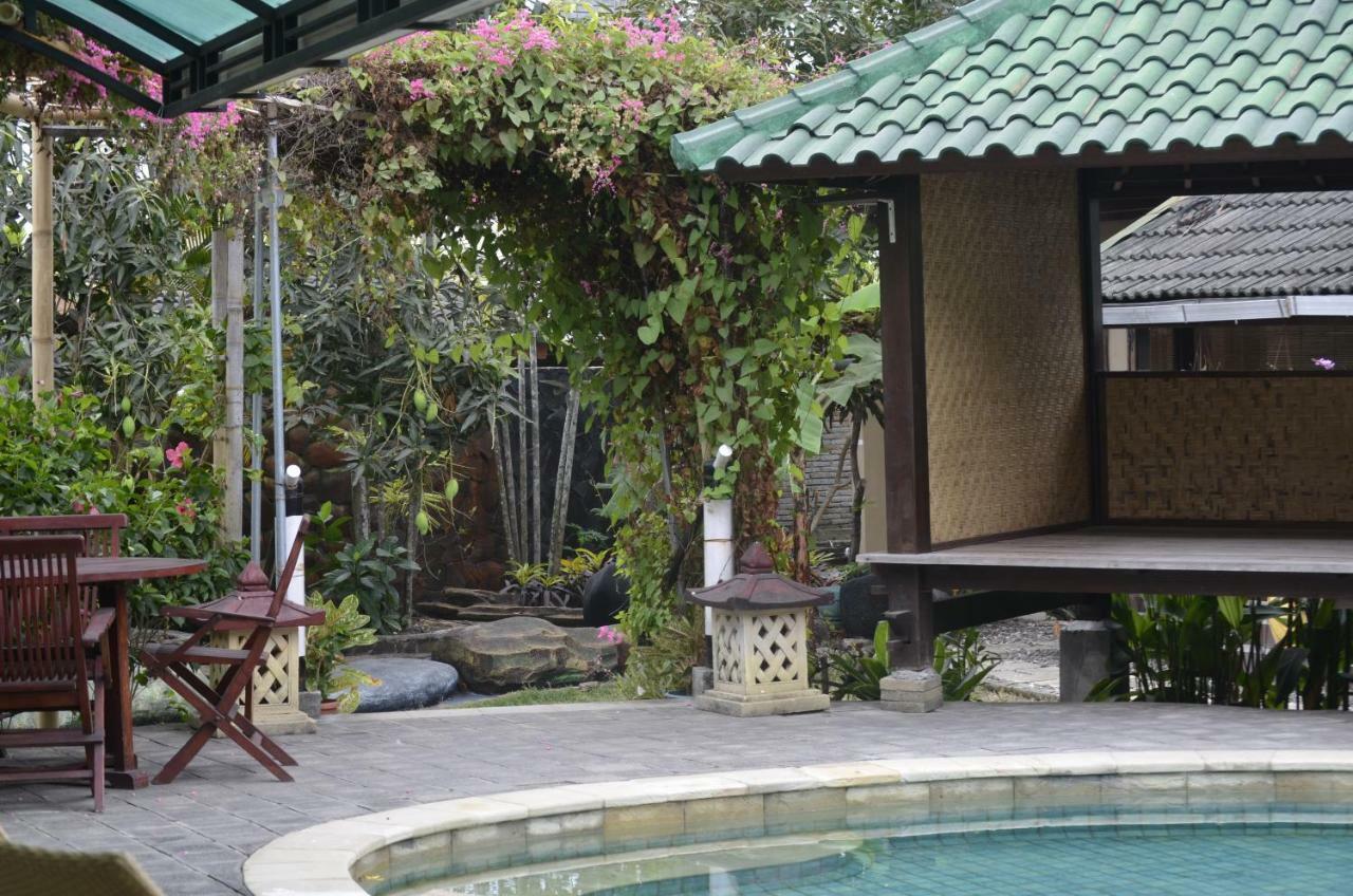 Villa Yukie Senggigi Montongbuwoh Екстериор снимка