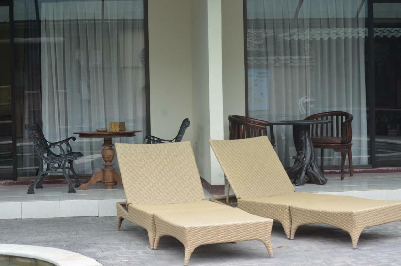 Villa Yukie Senggigi Montongbuwoh Екстериор снимка
