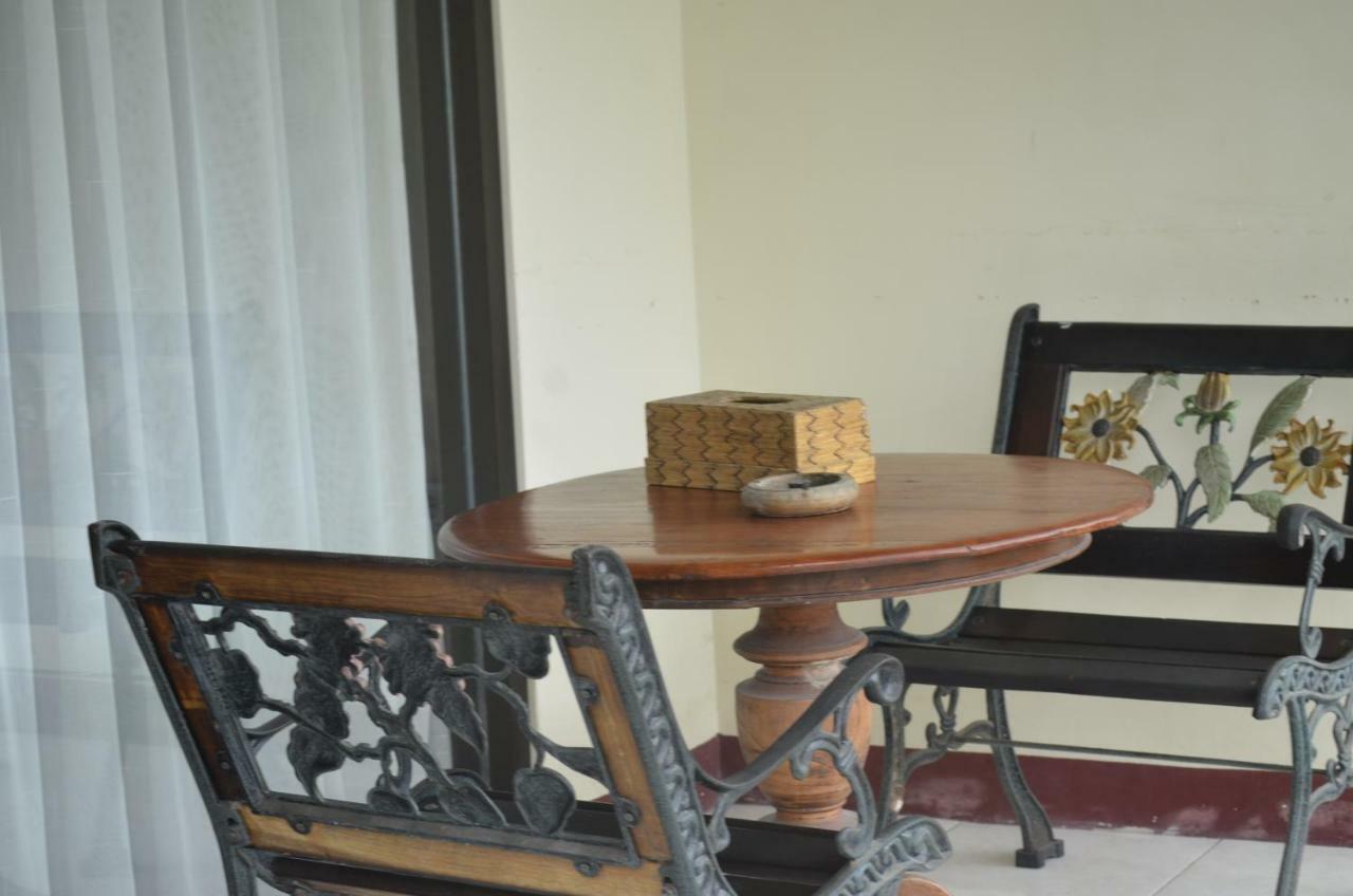 Villa Yukie Senggigi Montongbuwoh Екстериор снимка